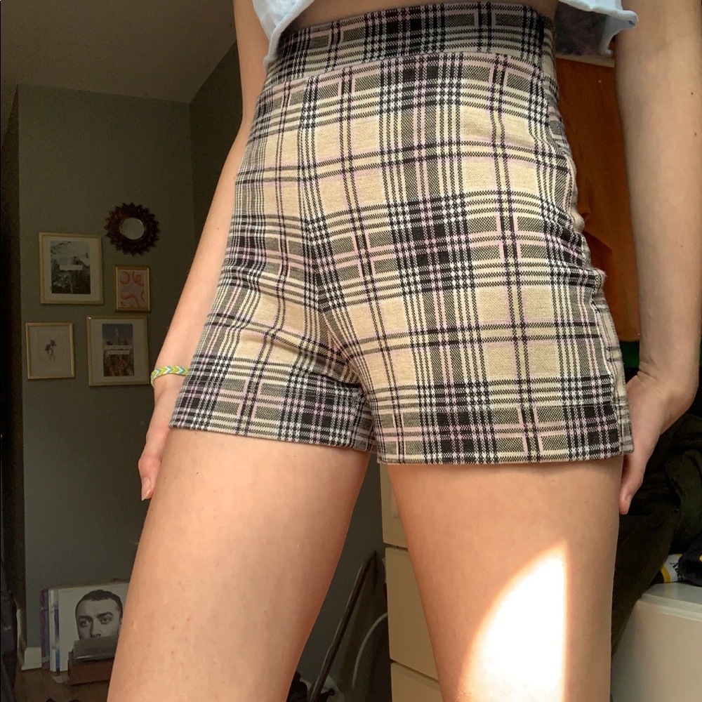 hollister high waisted plaid shorts